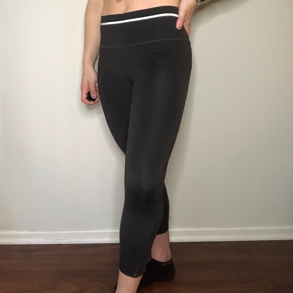 olive green athleta cropped leggings